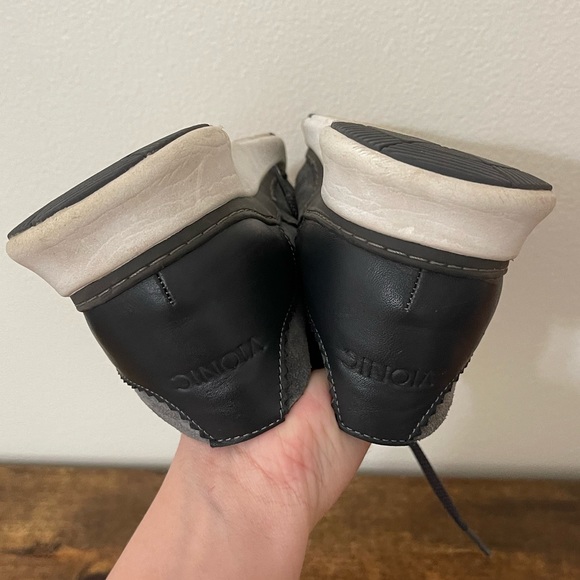 Vionic Taylor 7.5 WIDE gray suede lace up tennis shoes sneakers - Picture 8 of 11